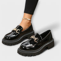 Elegantní dámské loafers na platformě s ozdobnou přezkou