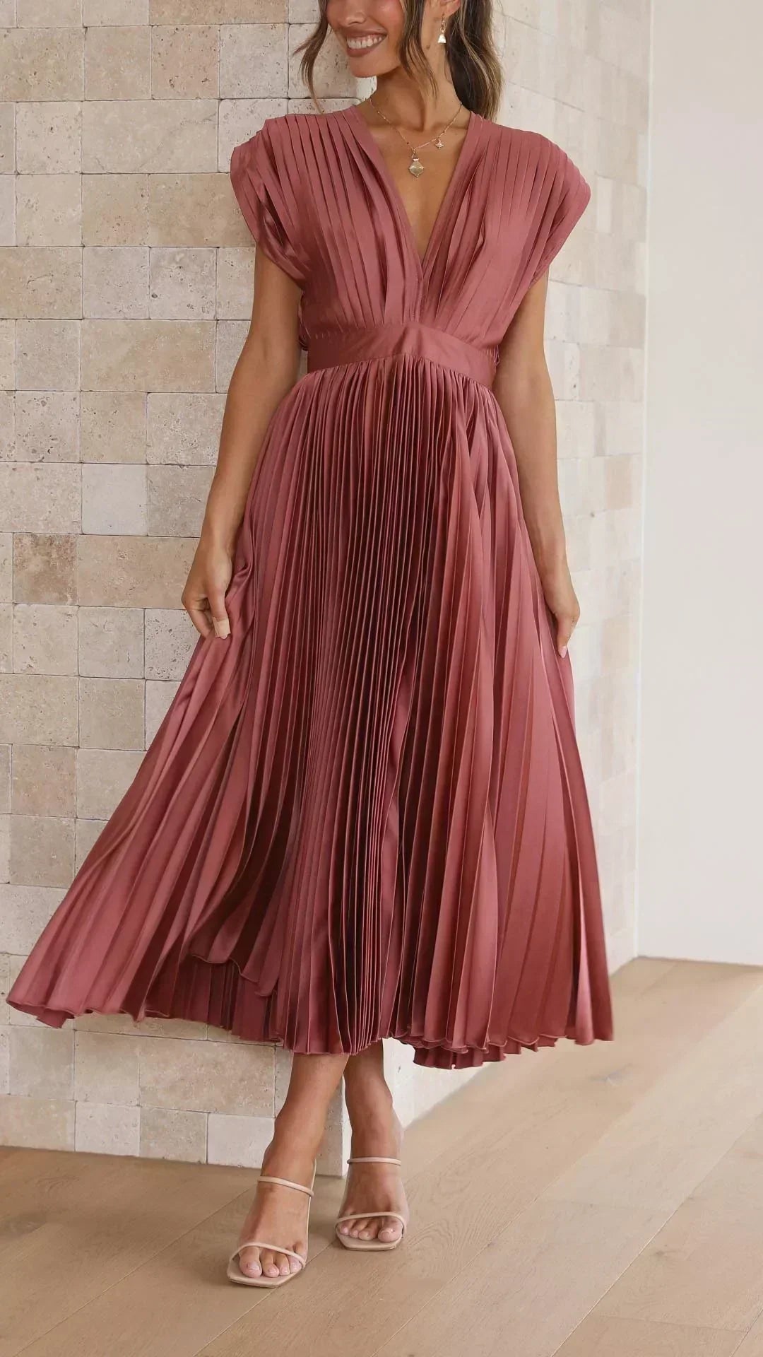 Sina – Elegantní plisované šaty