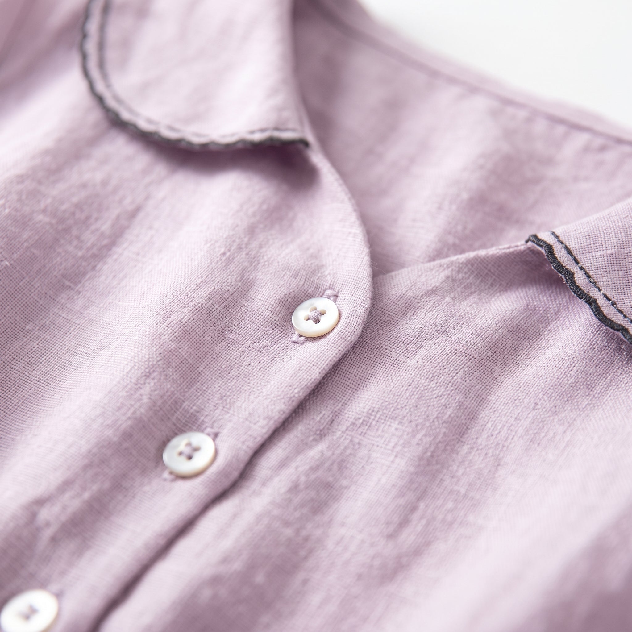 Frieda – Elegantní šaty z bavlny a lnu s krátkými rukávy